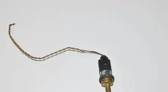 Volkswagen PASSAT B6 Oil temperature sensor 06A919501A