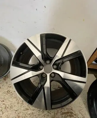 Volvo XC40 R19 alloy rim 