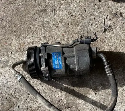 Volkswagen Golf IV Air conditioning (A/C) compressor (pump) 1J0820803K
