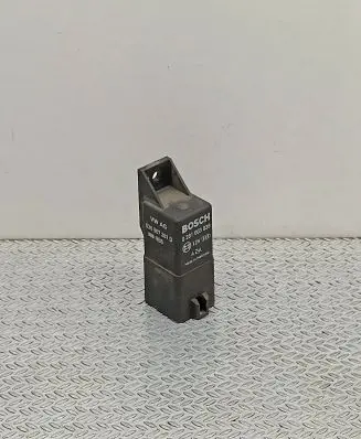 Volkswagen PASSAT B6 Glow plug pre-heat relay 038907281D 0281003038