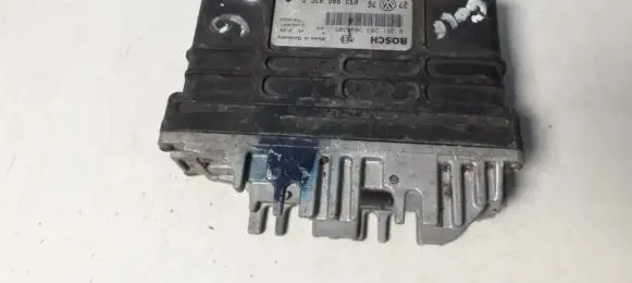 Volkswagen Golf III Engine control unit/module 032906026E 0261203304