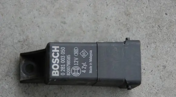 Opel Vivaro Glow plug pre-heat relay 0281003050