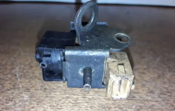 Mercedes-Benz E W210 Turbo solenoid valve 52793101