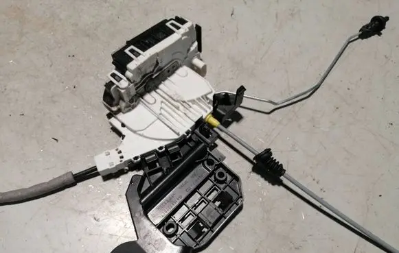 Mercedes-Benz GL X166 Front door lock A1667200435