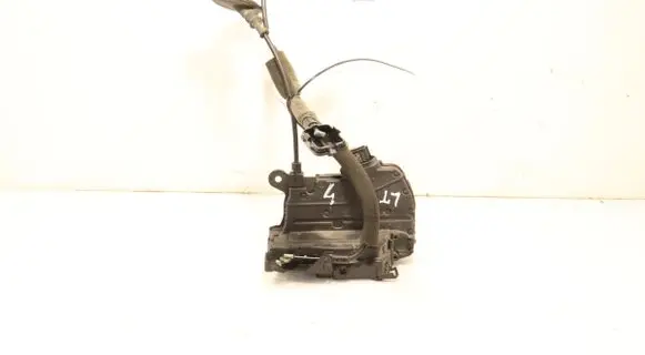 Renault Clio IV Rear door lock 825016604R