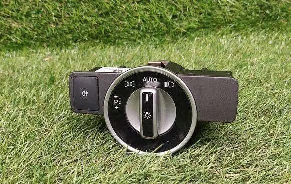 Mercedes-Benz C W204 Light switch A2129050551 10091531