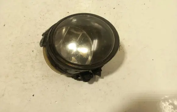 Volkswagen Jetta V Front fog light e26015