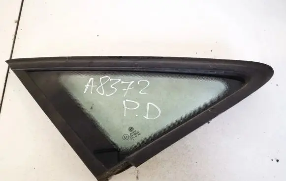 Volkswagen Touran I Front triangle window/glass 