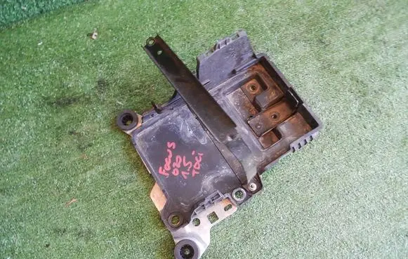 Ford Focus Battery box tray 