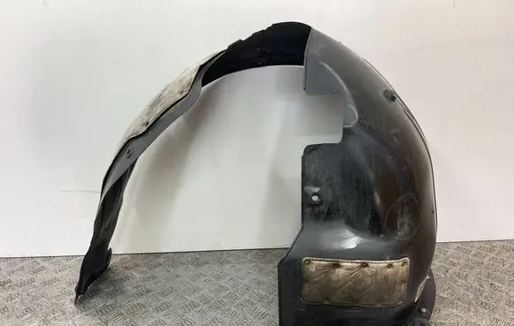 Front wheel arch liner splash guards