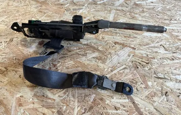 Volvo S60 Front seatbelt 8626244