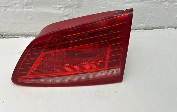 Volkswagen PASSAT B7 Tailgate rear/tail lights
