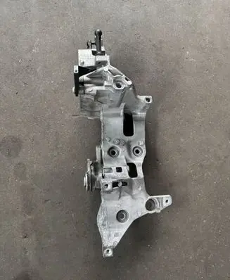 Audi A4 S4 B9 Generator/alternator bracket 04L903143B