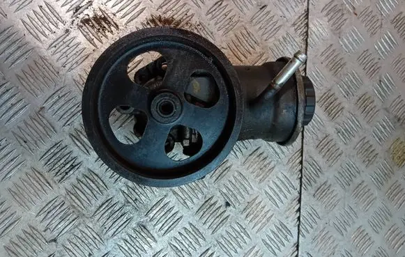 Toyota Corolla Verso AR10 Power steering pump 