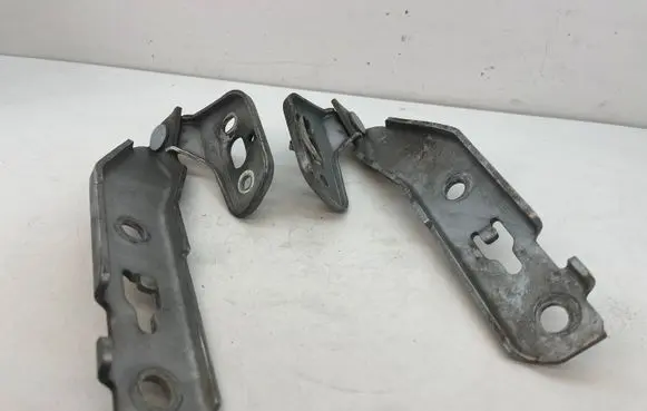 Audi A6 S6 C6 4F Engine bonnet/hood hinges 4F0823301