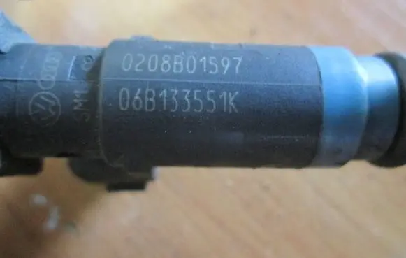 Audi A4 S4 B6 8E 8H Fuel injector 06B133551K 0208B01597