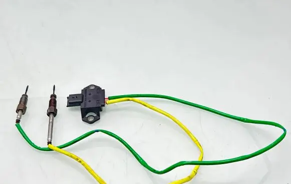 Nissan Navara D23 Exhaust gas temperature sensor 226585058R 2658000171 T0CC18113693