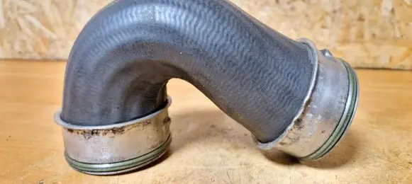Volkswagen PASSAT B5.5 Engine coolant pipe/hose 8D0121101AD