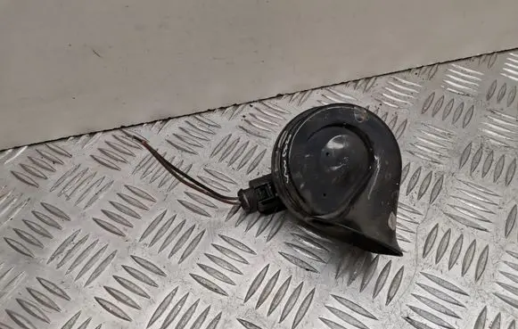 Volkswagen PASSAT B6 Horn signal 007424 A28657625