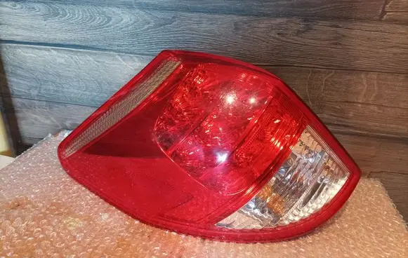 Toyota RAV 4 (XA20) Rear/tail lights I090037