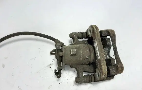 Opel Insignia A Rear brake caliper