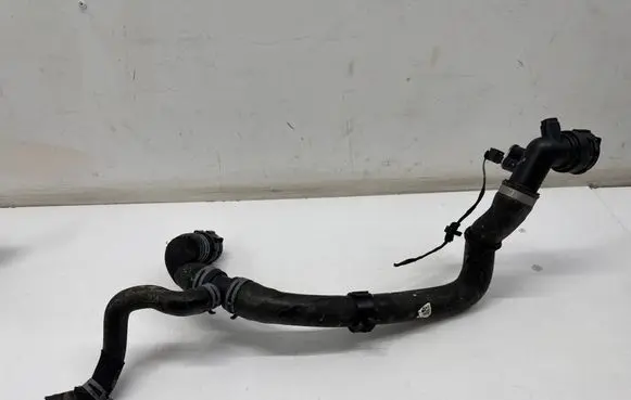 Engine coolant pipe/hose