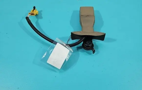 Chrysler Voyager Front seatbelt 33009698 IMPRK1439617