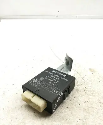 Toyota Avensis T250 Door control unit/module 8974105010