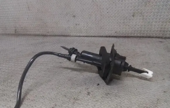 Ford Focus Clutch master cylinder 3M517A543AE