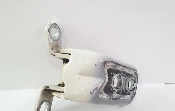 Nissan Qashqai Front door upper hinge