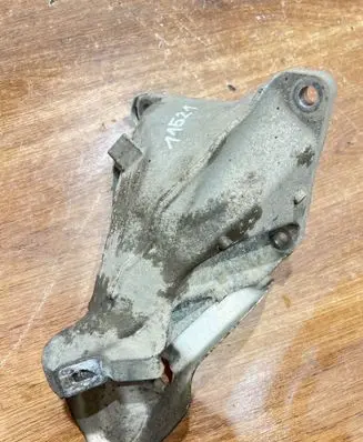 BMW 1 E81 E87 Engine mounting bracket 6764574