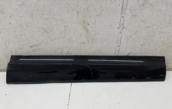 Land Rover Discovery 5 Front door trim (molding) HY3221064AC