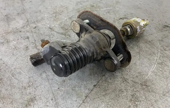 Clutch slave cylinder