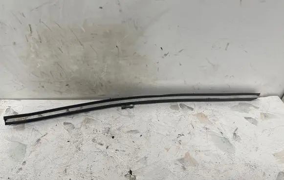 BMW 7 E38 Rubber seal front coupe door window 