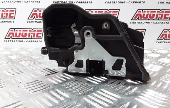 BMW X3 E83 Front door lock 1120085