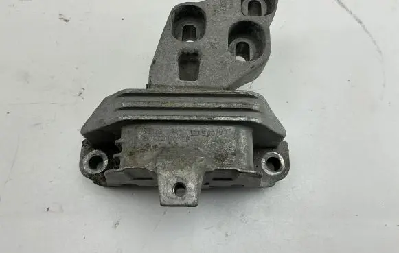Mercedes-Benz A W176 Engine mount bracket 326E60 ENAC4600DF