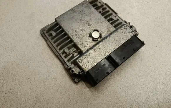 Skoda Fabia Mk2 (5J) Engine control unit/module 03F906070AD 5WP44633 03F906070N