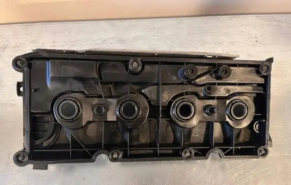 Volkswagen Golf VII Rocker cam cover 03L103469S