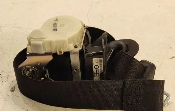 BMW 1 E81 E87 Front seatbelt 34003267 040407 120423