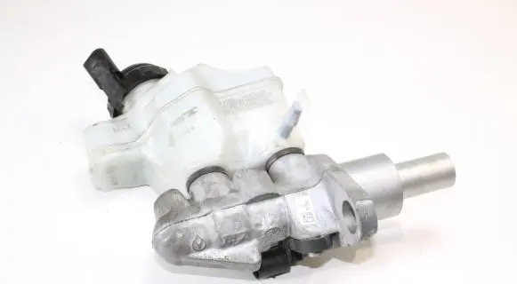 Audi Q3 8U Master brake cylinder