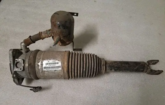 Audi A8 S8 D3 4E Air suspension rear shock absorber 4E0616002E