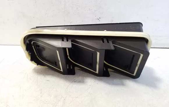 Citroen C5 Aircross Quarter panel pressure vent 9678565780