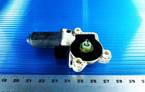 Mercedes-Benz E W211 Front door window regulator motor 991892100 A2118202442