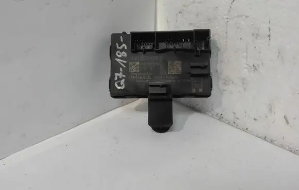 Audi Q7 4M Door control unit/module 4M0959595D 4M0959595C