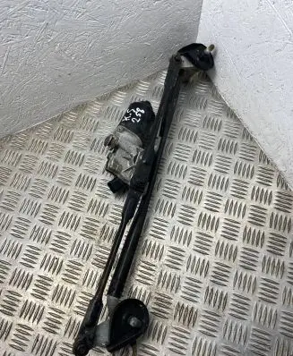 KIA Sorento Front wiper linkage and motor 981102P000