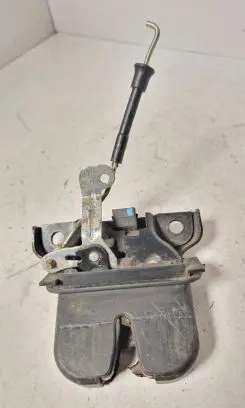 Audi A4 S4 B5 8D Tailgate/trunk/boot lock/catch/latch 8l0827505e