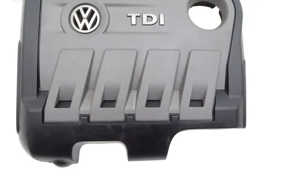 Volkswagen PASSAT B7 Engine cover (trim) 03L103925R 03L103925S 03L103925T