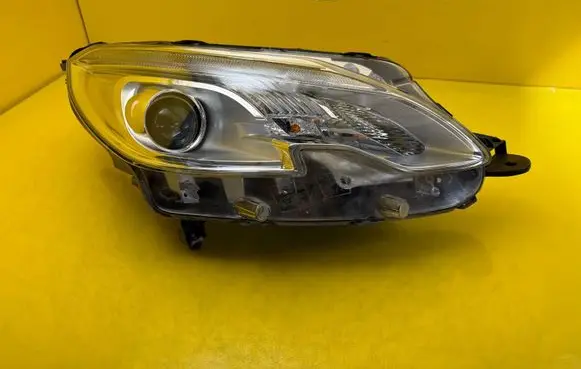 Peugeot 2008 I Headlight/headlamp 9677810280