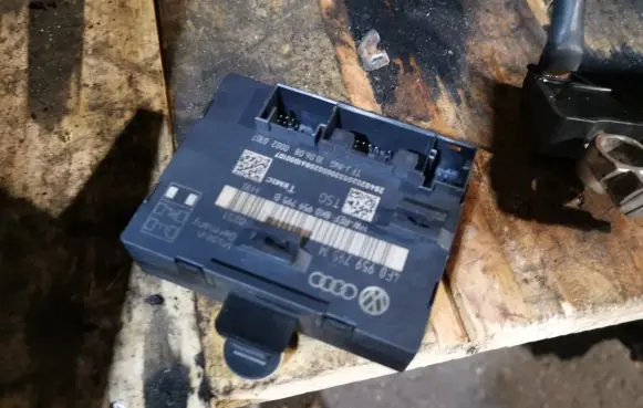 Audi Q7 4L Door control unit/module 4F0959795M