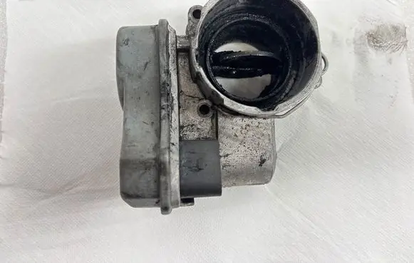 Volkswagen PASSAT B6 Throttle valve 03G128063B